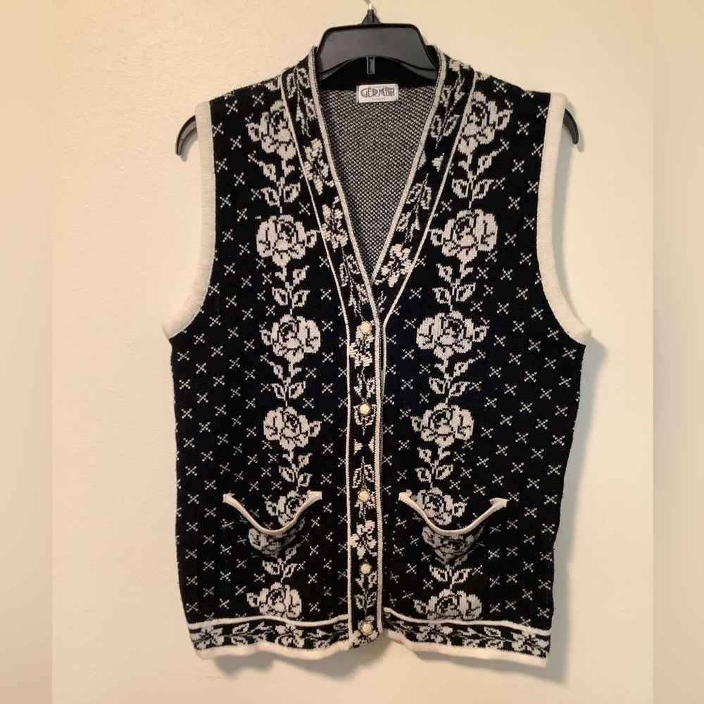 Original German sweter  v- neck twin pocket black floral ornate cardigan sweater